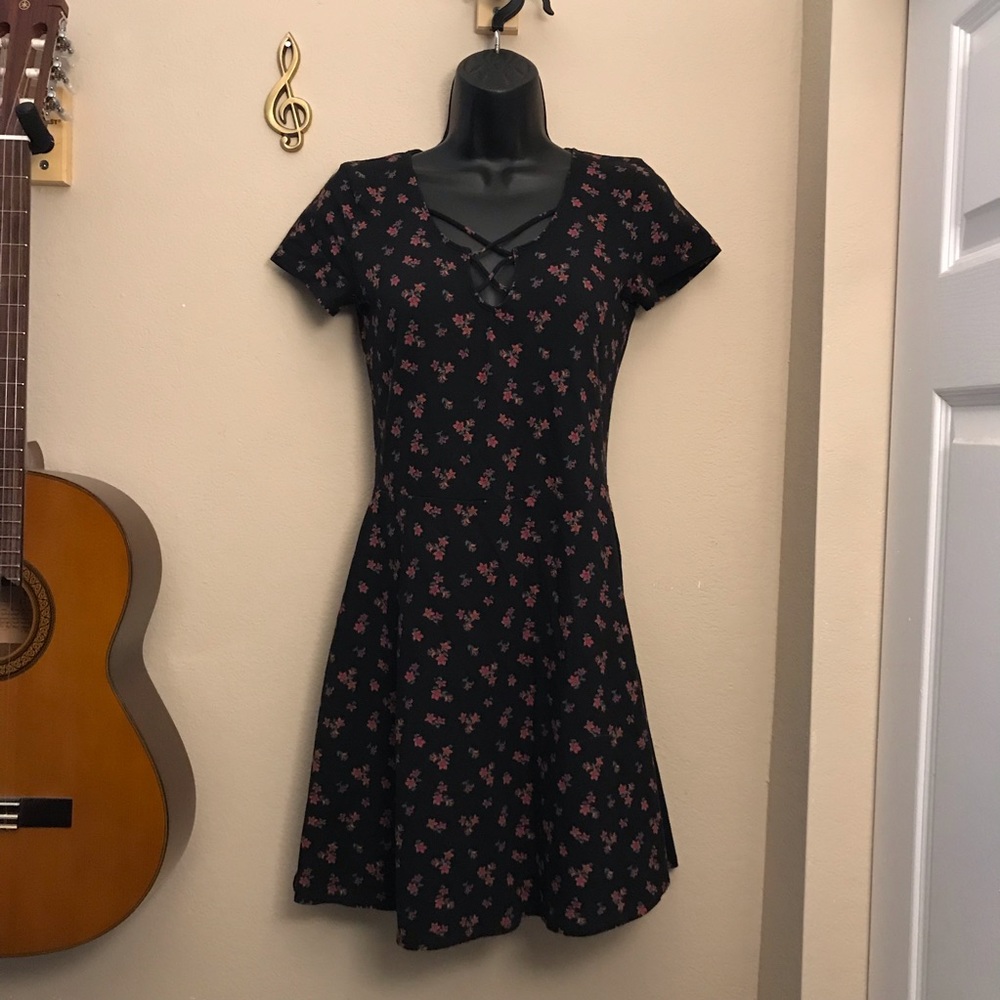 Cute floral Hollister spring or summer dress